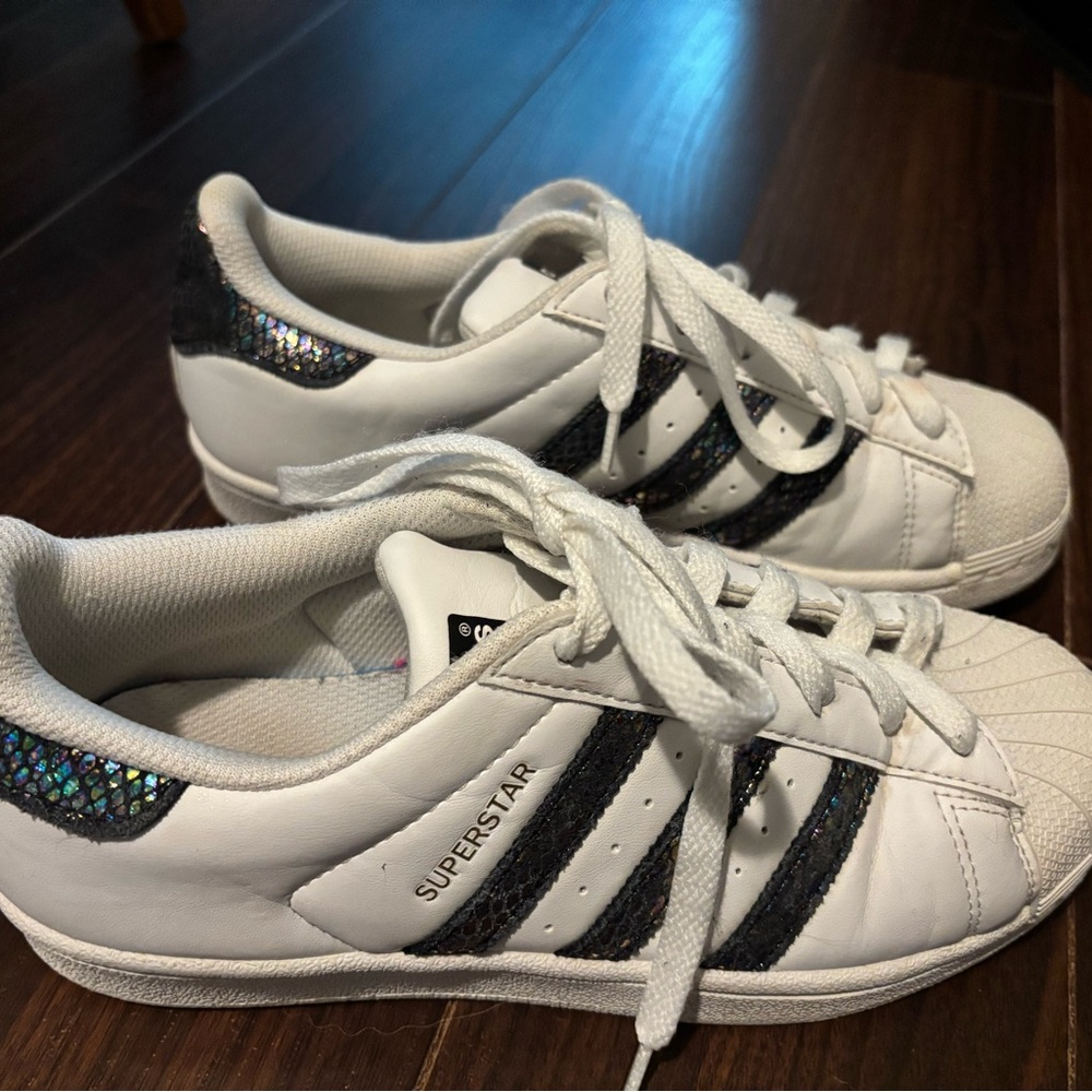Kids Adidas shell top with iridescent mermaid scales size 4 1/2